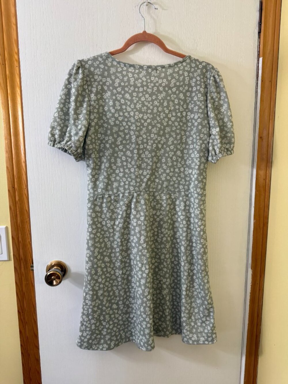 🌷 2/15 Ardene Sage Green Floral Faux Wrap Mini Dress Size XL - Picture 4 of 4